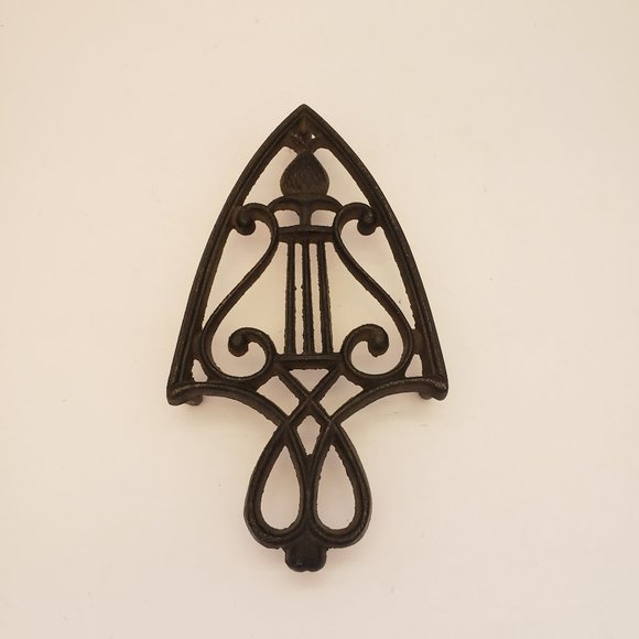 Vintage Cast Iron Footed Trivet - Picture 4 of 7